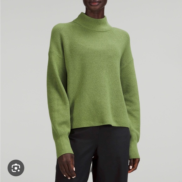 lululemon athletica Sweaters - Women's Green Merino Wool-blend Ribbed Turtleneck Sweater